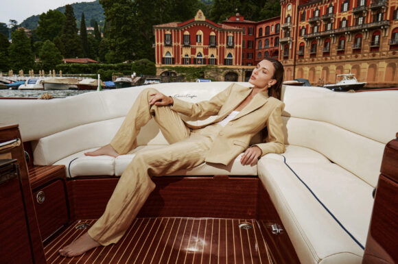 enjoying a photoshooting experience on Lake Como